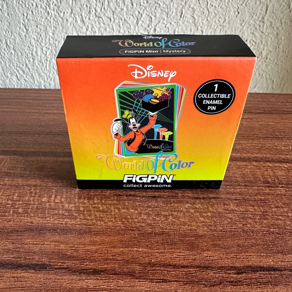 World of Color Exclusive FigPin x Disney - Goofy!! Disneyland rare pin